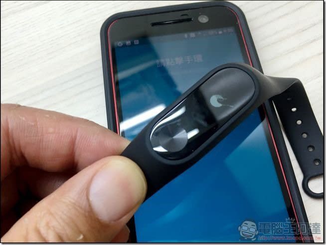 小米手環2開箱評測 800有找內建OLED螢幕可看時間Android與iPhone都可以用超值運動手環