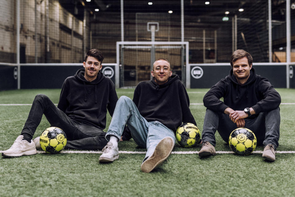 Am Boden geblieben: Die Gründer Lukas Röhle (CEO), Niklas Brackmann (CPO) und Fiete Grünter (CTO) haben eine App für Amateursportler entwickelt. - Copyright: Florian Schack