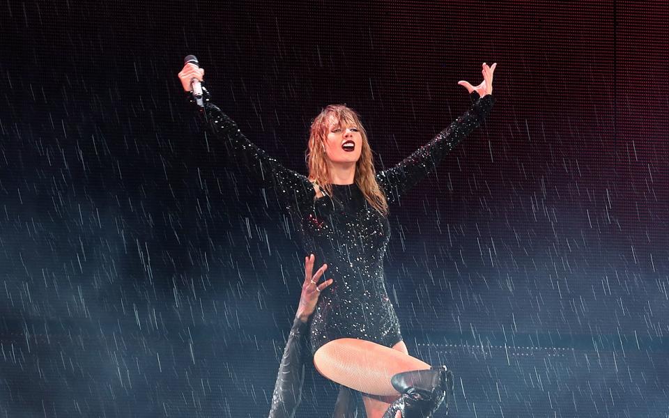 Taylor Swift: Beine bis zum Boden