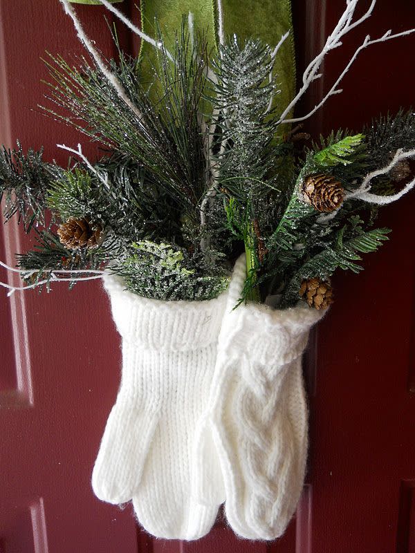 Christmas Mitten Door Hanging