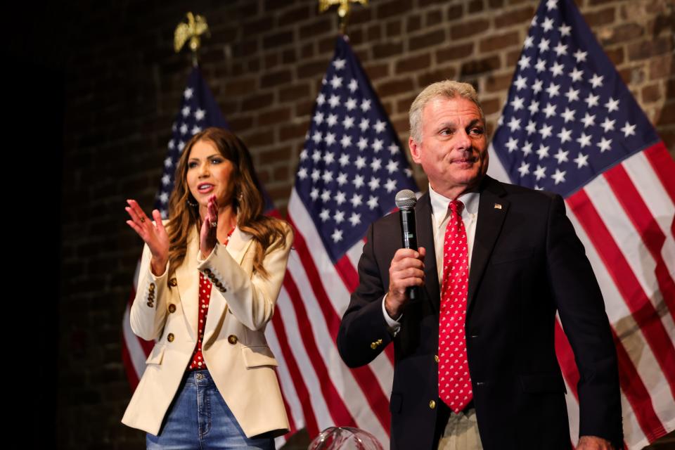 09/14/2024 - Savannah, GA
Congressman Buddy Carter introduces himself as South Dakota Governor Kristi Noem and starts the applause for him during Team Trump’s Agenda 47 Policy Tour at Charles H Morris Center.