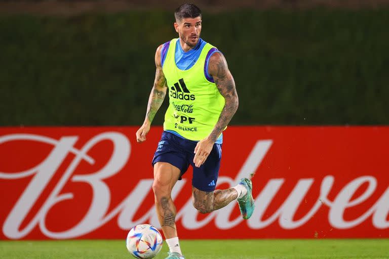 Rodrigo De Paul en el entrenamiento de la selección argentina: es duda para el partido contra Países Bajos