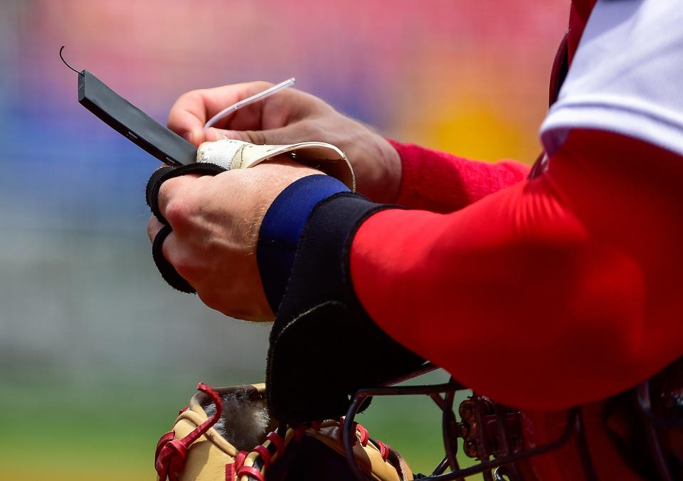 Cardinals catcher Andrew Knizner with his PitchCom device during a game against the Padres.