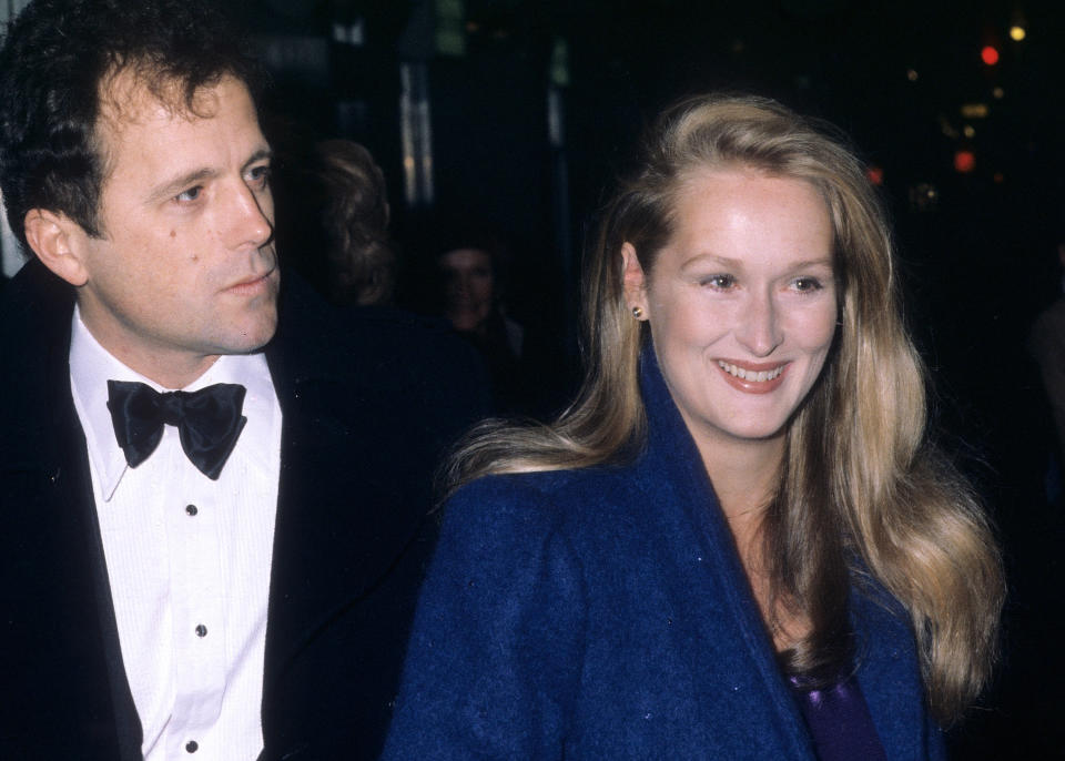 Interrogée par Gala en 2012 durant la promotion de <em>La Dame de fer, </em>Meryl Streep dévoile les secrets de la longévité de son mariage. "<em>Je suis certainement mal placée pour donner des conseils matrimoniaux</em>, explique-t-elle. <em>Mais je pense que c’est comme jouer la comédie. Il faut se concentrer et écouter. L’amour n’est pas compliqué. C’est la vie qui est compliquée. La vie dépose toujours quelque chose qui n’était pas prévu à notre porte.</em>" <em>(Photo by Ron Galella/Ron Galella Collection via Getty Images)</em>