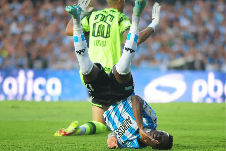 El colombiano Johan Carbonero y una dura caída después de un intento de Racing; Belgrano se plantó firme en Avellaneda