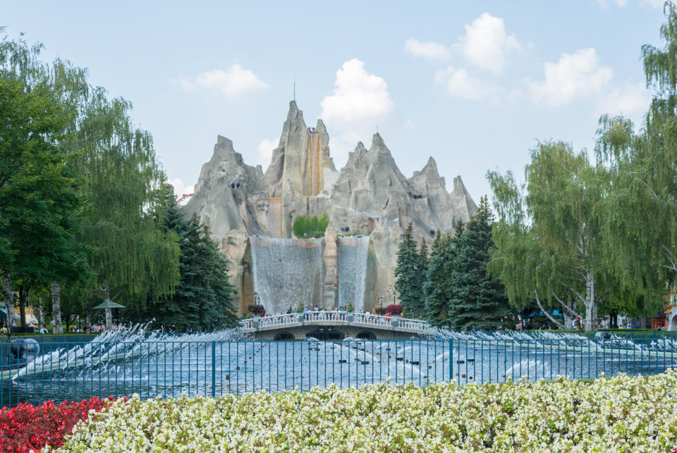 Canada's Wonderland was the first major theme park in the country and remains the largest in Canada. The park has many themed areas, including International Street, Medieval Faire and Grande World Exposition of 1890. Its newest roller coaster <a href="https://www.huffpost.com/entry/yukon-striker-roller-coaster_l_5cc6991ae4b08e4e34842ae7" target="_blank" rel="noopener noreferrer">breaks world records</a>.