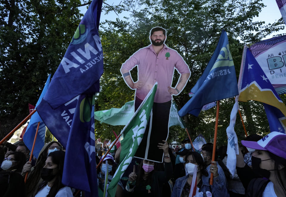 Supporters of Chilean presidential candidate Gabriel Boric, of the political alliance "Apruebo Dignidad," I Approve of Dignity, gather for a closing campaign rally, in Casablanca, Chile, Thursday, Nov. 18, 2021. Chile will hold its presidential election on Nov. 21. (AP Photo/Esteban Felix)