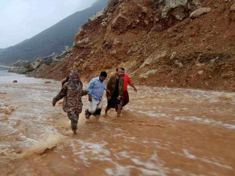 Cyclone Mekunu batters Yemen's island of Socotra leaving 40 people missing
