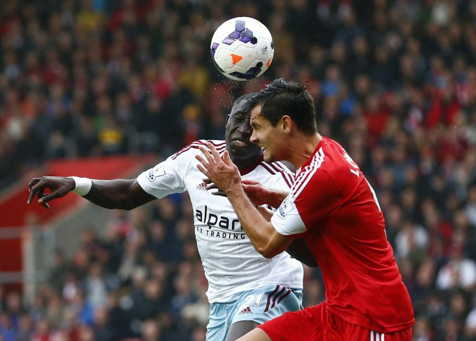 Southampton's Dejan Lovren (R) tackles West Ham's Guy Demel during their English Premier League soccer match at St Mary's stadium in Southampton, southern England September 15, 2013.