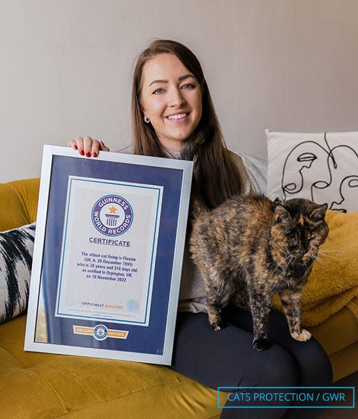 Flossie, the world's oldest known cat, and her owner Vicki Green. As of Friday she was slated to soon turn 27.