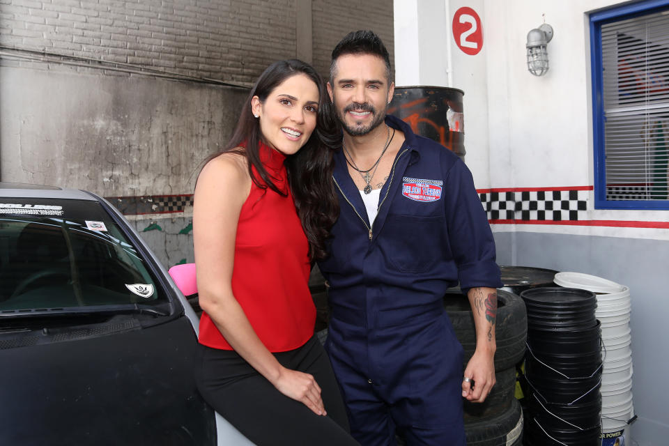 MEXICO CITY, MEXICO - OCTOBER 28: Eva Cedeño and José Ron poses for photos during the first day of filming of the movie 'Te doy la vida' on October 28, 2019 in Mexico City, Mexico. (Photo by Adrián Monroy/Medios y Media/Getty Images)