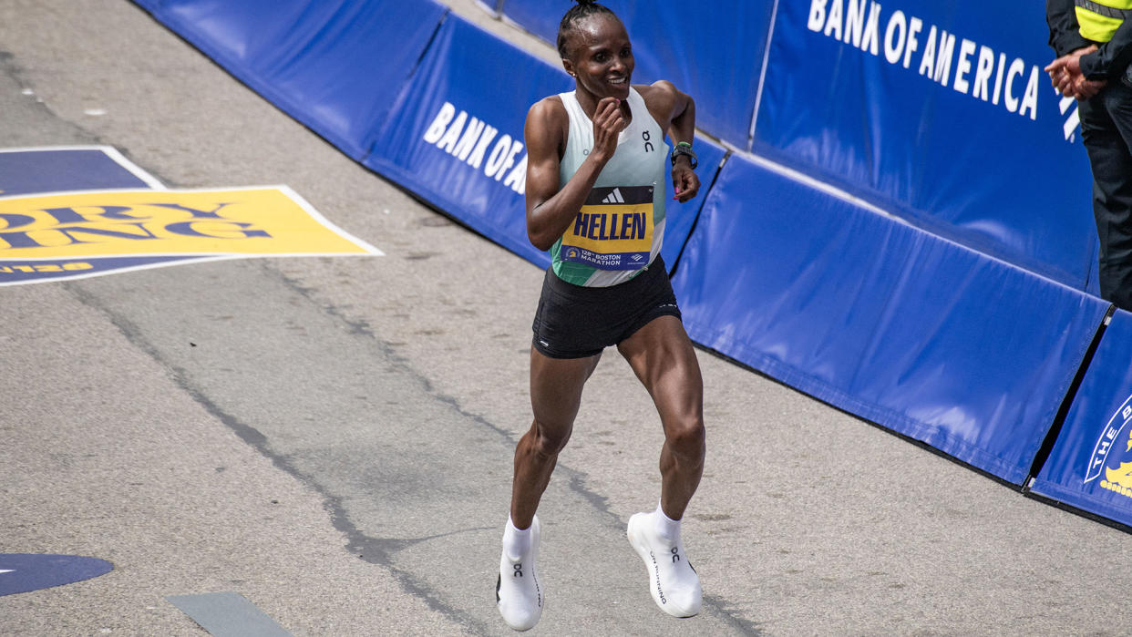  Hellen Obiri of Kenya takes first place in the women's professional field during the 128th Boston Marathon in Boston, Massachusetts, on April 15, 2024. The marathon includes around 30,000 athletes from 129 countries running the 26.2 miles from Hopkinton to Boston, Massachusetts. The event is the world's oldest annually run marathon. (Photo by Joseph Prezioso / AFP). 