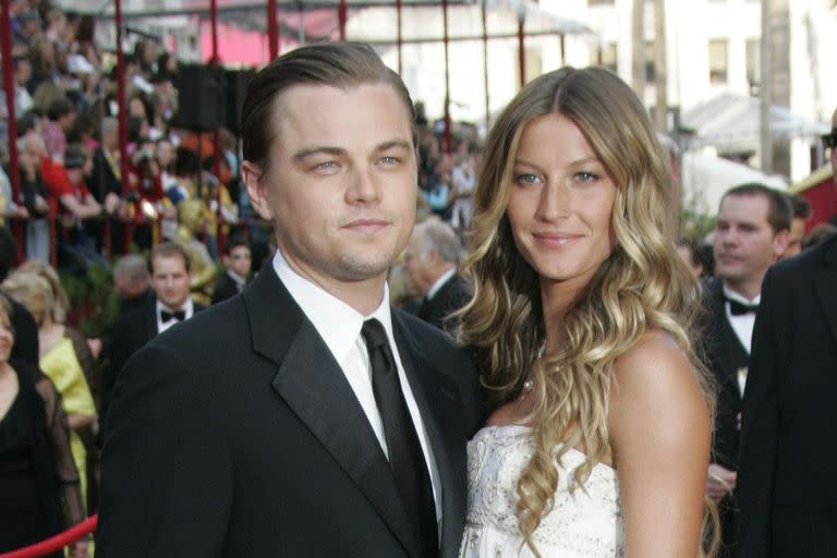 Leonardo DiCaprio y Gisele Bündchen en la entrega de los Oscar de 2005