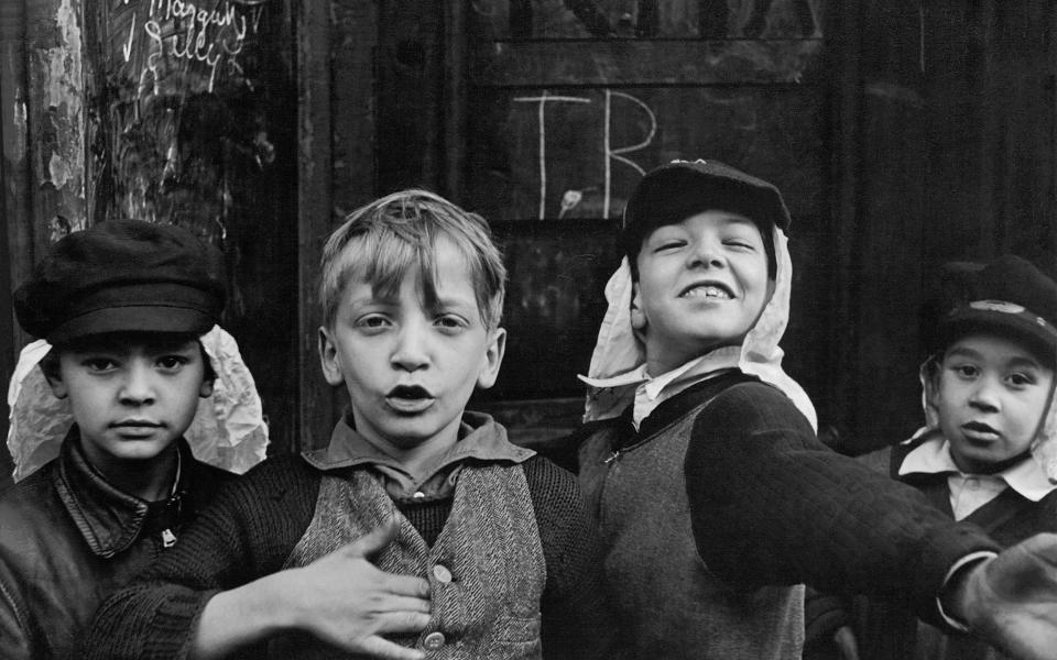 New York, 1940, by Helen Levitt, at the Photographer's Gallery - Albertina Museum, Vienna