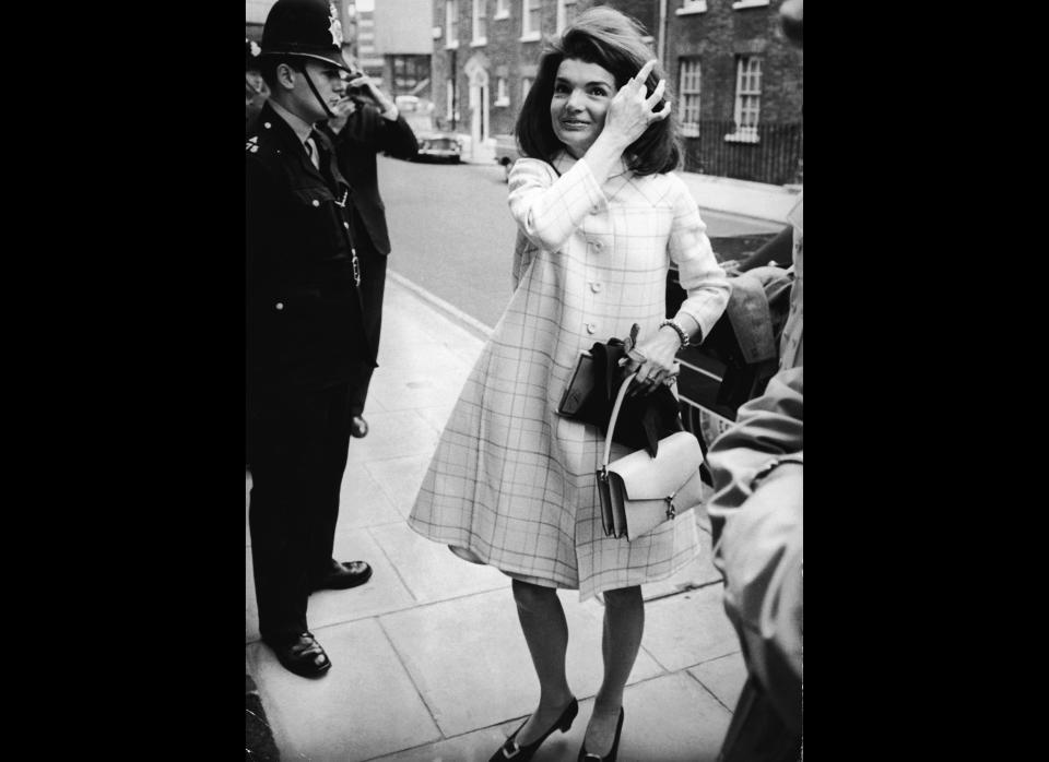 Visiting her sister Lee Radziwill in Westminister, London. (Getty photo)