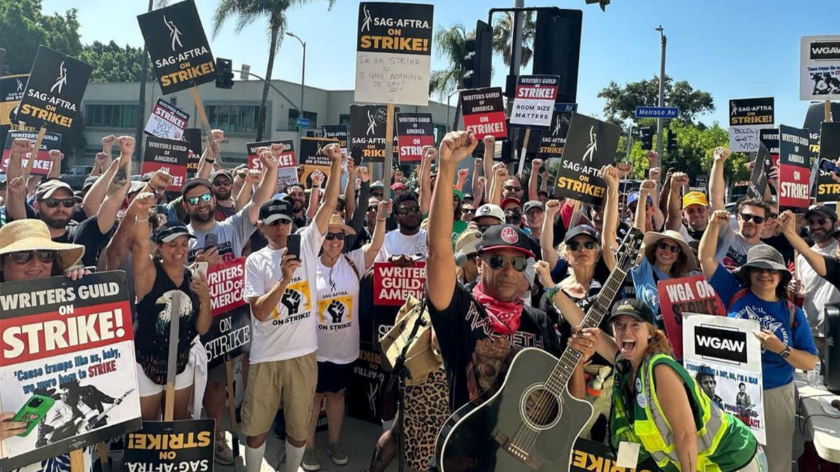  Tom Morello, pictured on the Hollywood picket line with striking WGA and SAG-AFTRA members 