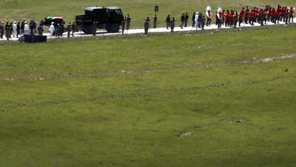 The funeral cortege carrying the coffin of former South African President Nelson Mandela, on a gun carriage, makes its way to the graveyard within the Mandela family's property in the village of Qunu December 15, 2013. REUTERS/Kai Pfaffenbach (SOUTH AFRICA - Tags: POLITICS OBITUARY)