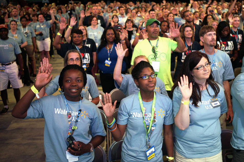 Walmart employees pledge at a Walmart U.S. associates meeting in Fayetteville, Arkansas June 4, 2014. The meeting was part of Walmart's annual shareholder meeting.   REUTERS/Rick Wilking (UNITED STATES - Tags: BUSINESS)