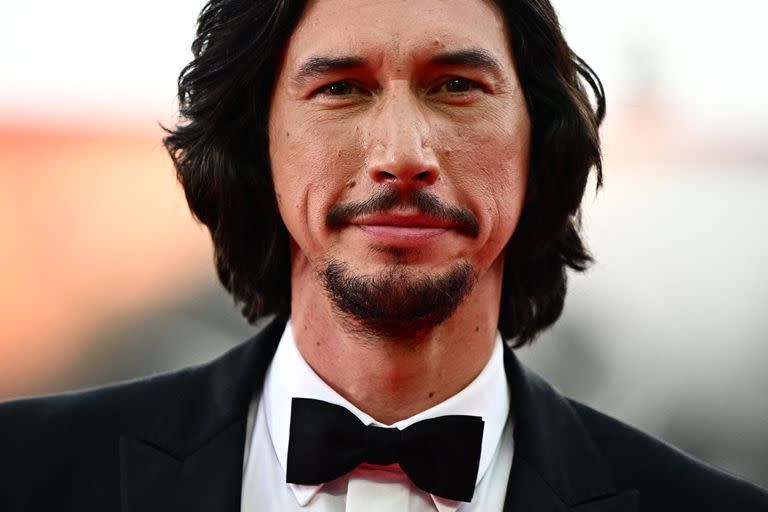 En Ferrari, Adam Driver se pone en la piel de Enzo Ferrarie, el famoso piloto de automovilismo fallecido en 1988