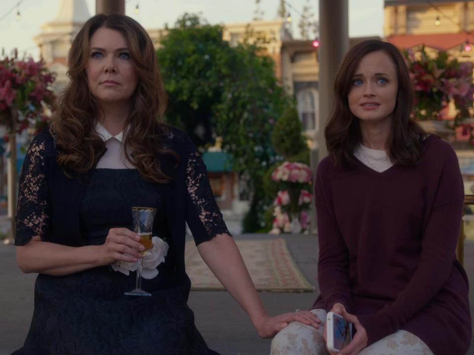 Lauren Graham as Lorelai Gilmore and Alexis Bledel as Rory Gilmore in the finale of "Gilmore GIrls: A Year in the Life"