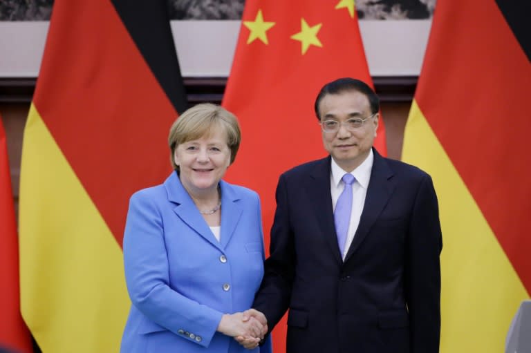 German Chancellor Angela Merkel and Chinese Premier Li Keqiang showed a united front on Iran and free trade during their meeting at the opulent Great Hall of the People in Beijing