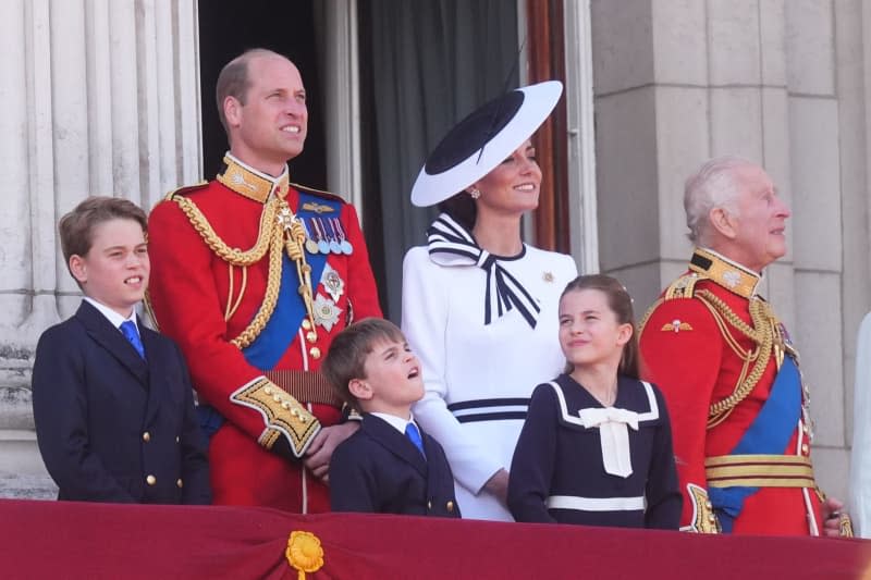 Prince George, William, Prince of Wales, Prince Louis, Catherine, Princess of Wales, Princess Charlotte and King Charles III on the balcony of Buckingham Palace, to view the flypast following the Trooping the Colour ceremony, as King Charles celebrates his official birthday. James Manning/PA Wire/dpa