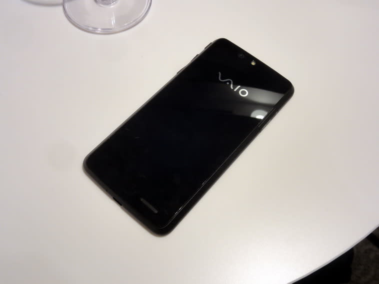 Vaio Phone 実機インプレ ベンチ Vaio度の薄さと価格が難 性能と触感は良好 Engadget 日本版