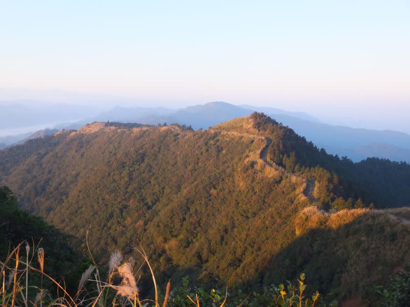 ▲五分山是平溪區第二高的中級山，視野相當遼闊。（圖／新北市政府民政局提供）