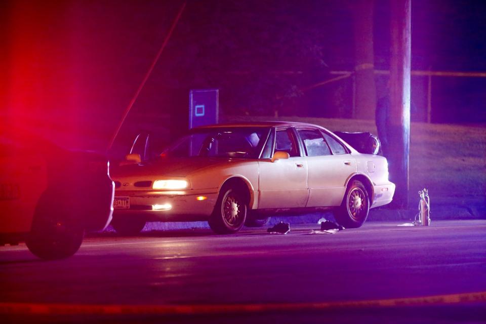 Police fatally shoot Philando Castile in Falcon Heights, Minn.