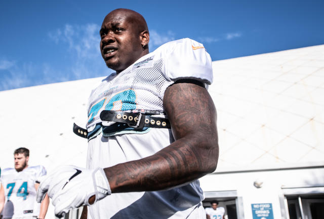 Should Titans make Laremy Tunsil their top pick?