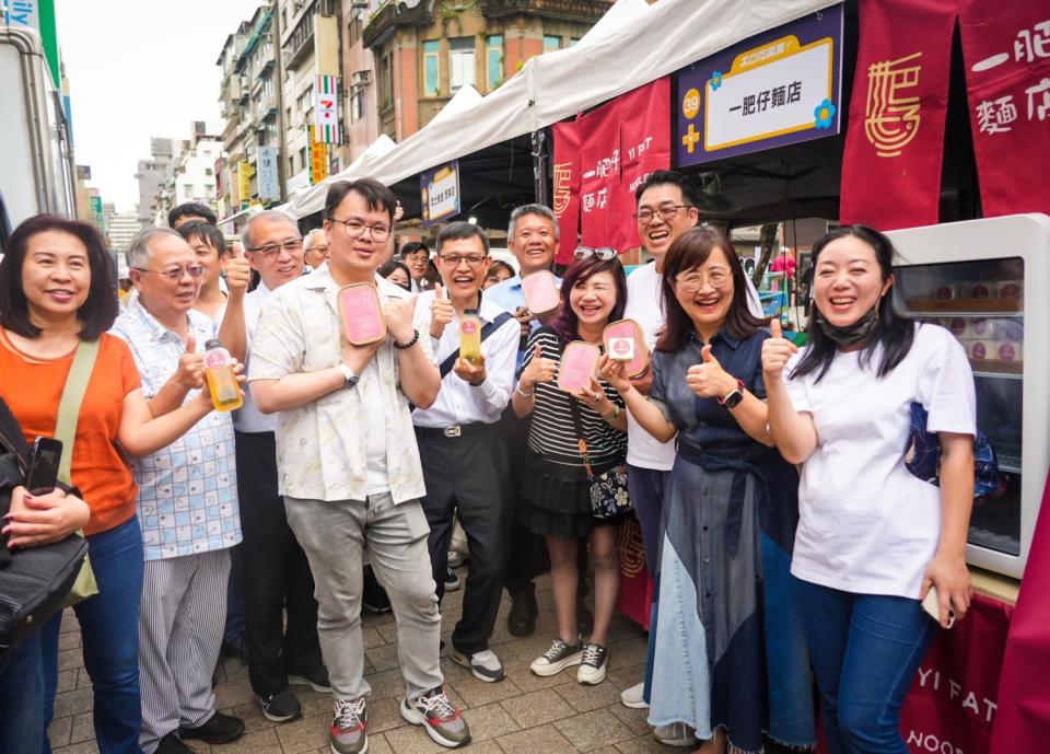 台北市副市長林奕華邀請大家一起來萬華吃喝玩樂。（圖/台北市萬華街區發展協會提供）