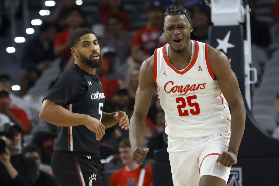 Houston forward Jarace Walker (25) reacts after a dunk as Cincinnati guard David DeJulius (5) looks on during the second half of an NCAA college basketball game in the semifinals of the American Athletic Conference Tournament, Saturday, March 11, 2023, in Fort Worth, Texas. (AP Photo/Ron Jenkins)