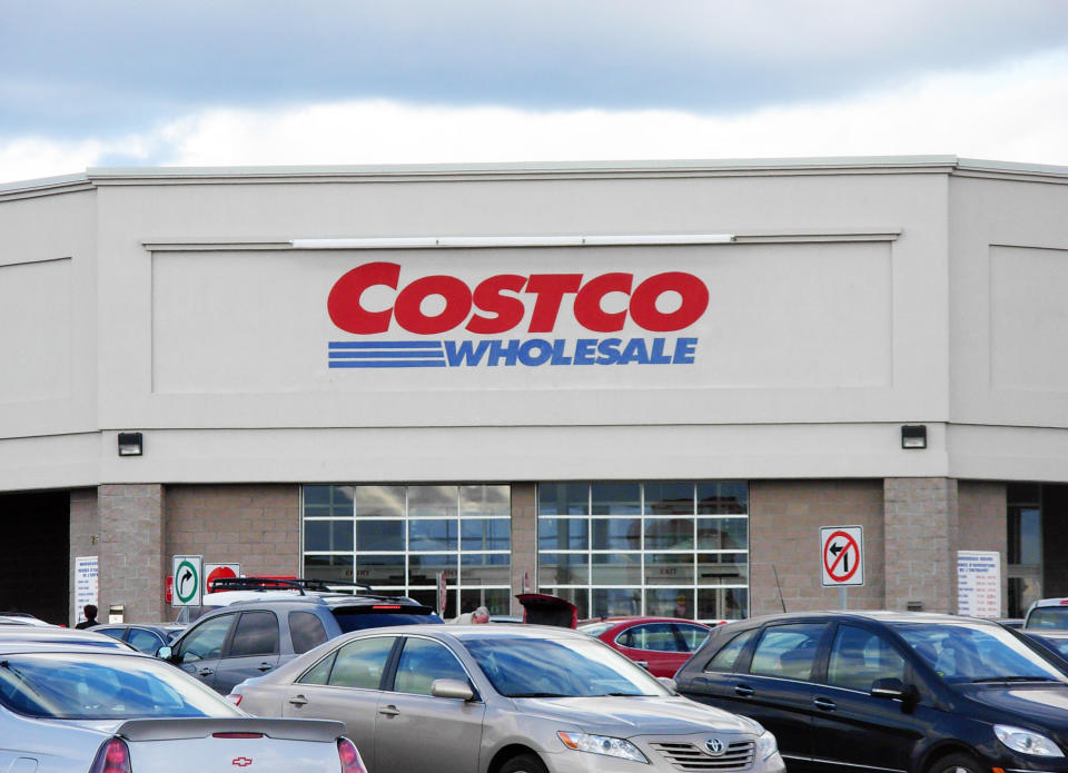 <p>La mayoría de las ofertas que tiene actualmente la cadena Costco Wholesale, una de las principales de venta mayorista en el mundo, no piden a los aspirantes contar con una carrera. Su valoración en Glassdoor es 3,9. (Foto: Wikimedia Commons). </p>