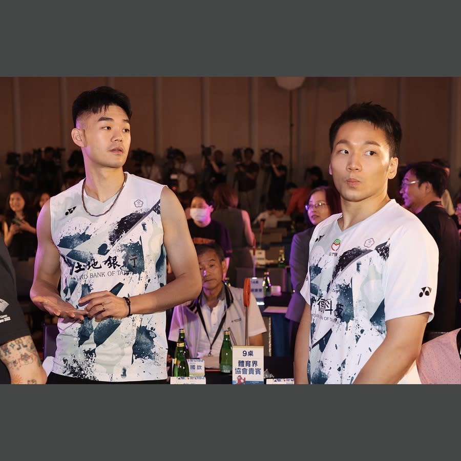 羽球選手王齊麟（左）與李洋 （右）出席轉播記者會。記者林伯東／攝影