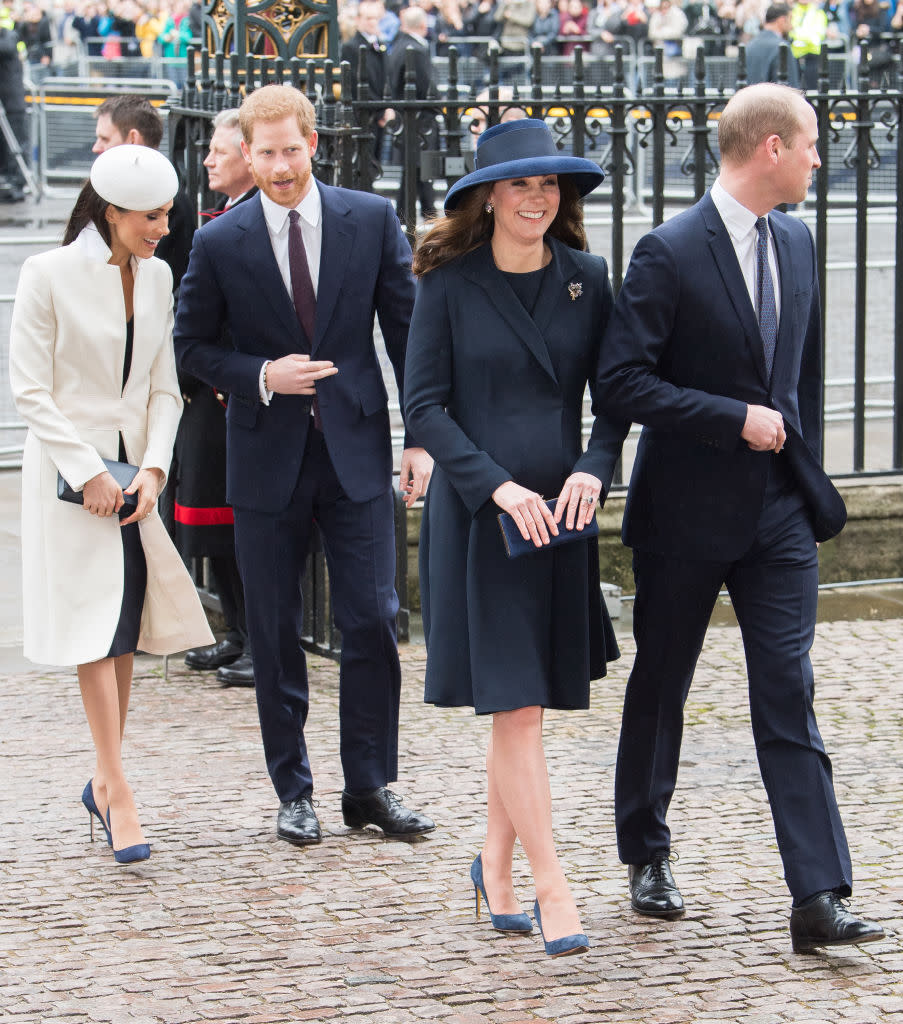 Meghan Markle impressionne en blanc lors d’une apparition aux côtés de la reine