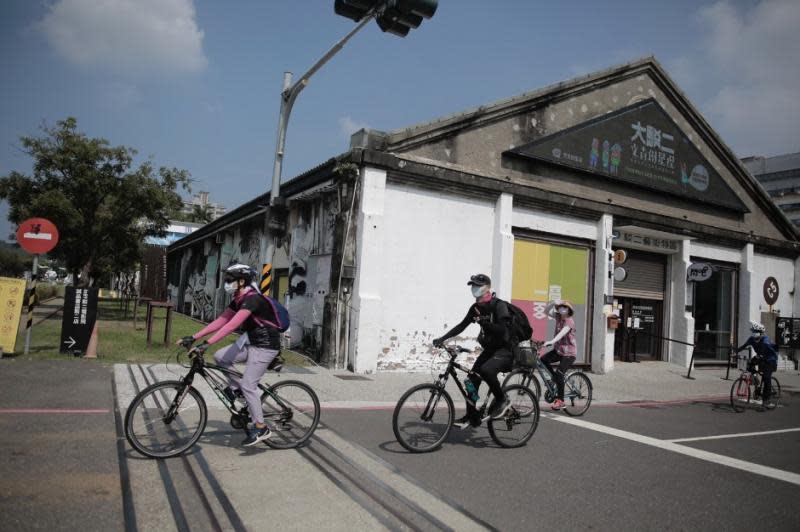 防疫單車出遊穿梭哈瑪星風景點　見證日台友情