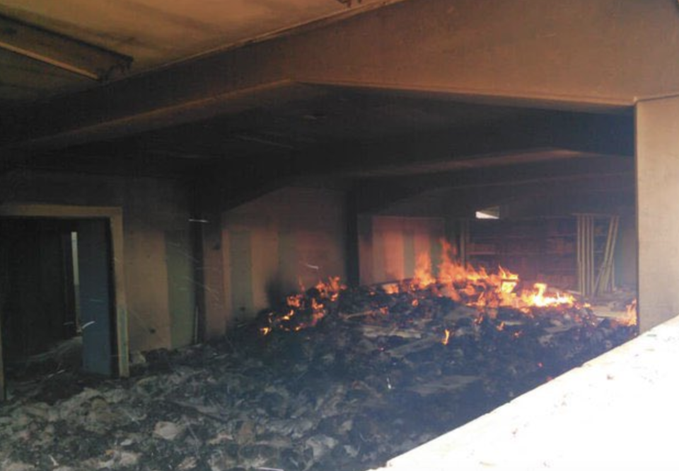 Miles de libros fueron destruidos en un incendio en una universidad venezolana