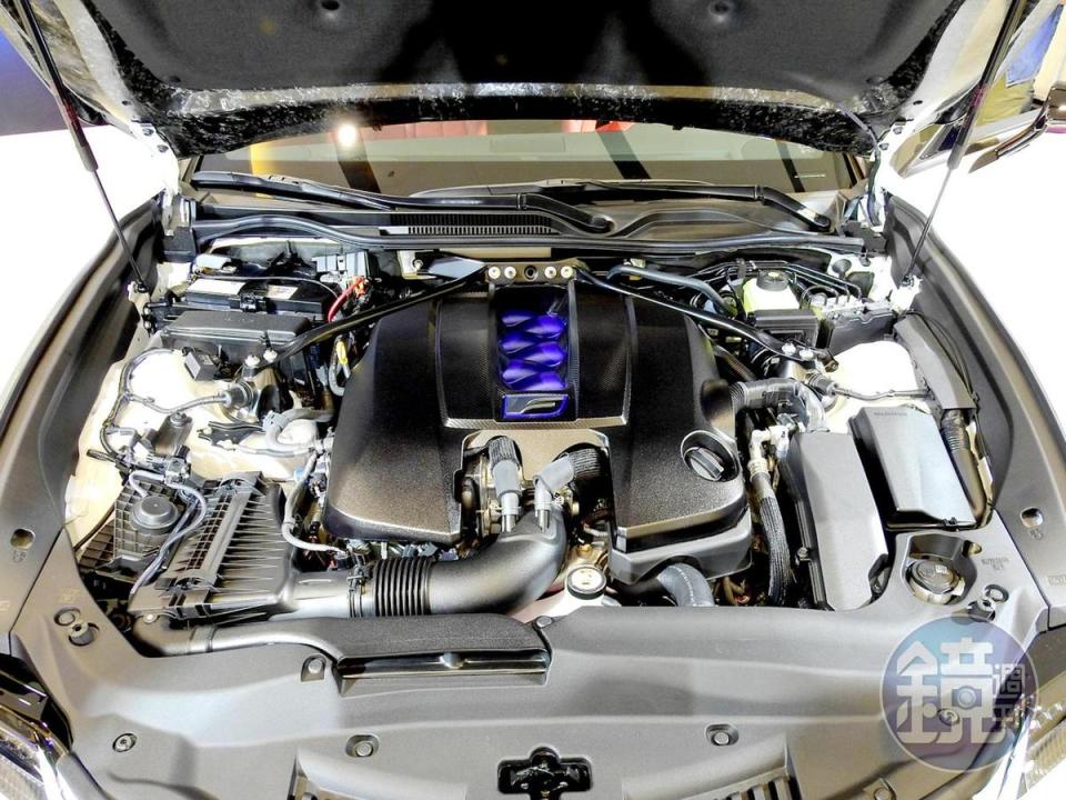 全新RC F系列皆搭載5.0升自然進氣V8引擎。