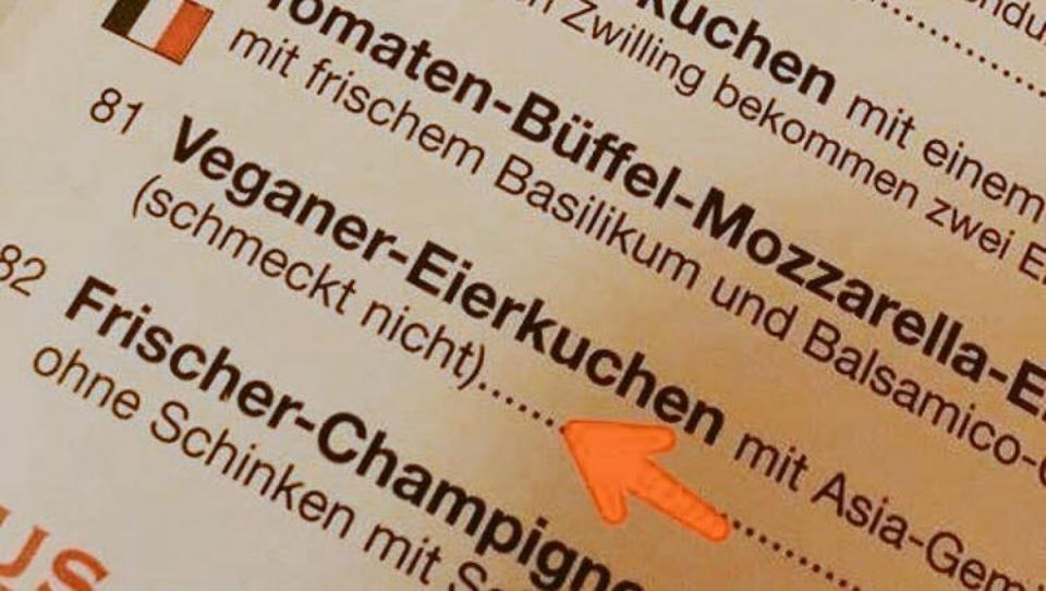 <p>Wie ein Eierkuchen vegan sein kann, das entschließt sich uns nicht. Aber der Ehrlichkeit des Koches gefällt uns.<br></p><p> (Bild: facebook.com/GastroFails) <br></p>