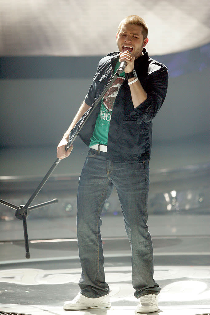 Chris Richardson performs as one of the top 6 contestants on the 6th season of American Idol.