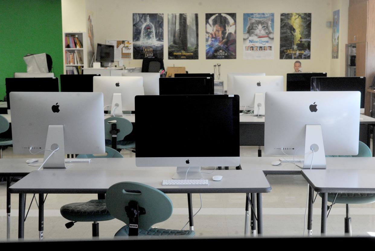 La Reina High School and Middle School in Thousand Oaks announced Sunday it will switch to remote learning for two weeks due to a rise of COVID-19 cases in Ventura County.