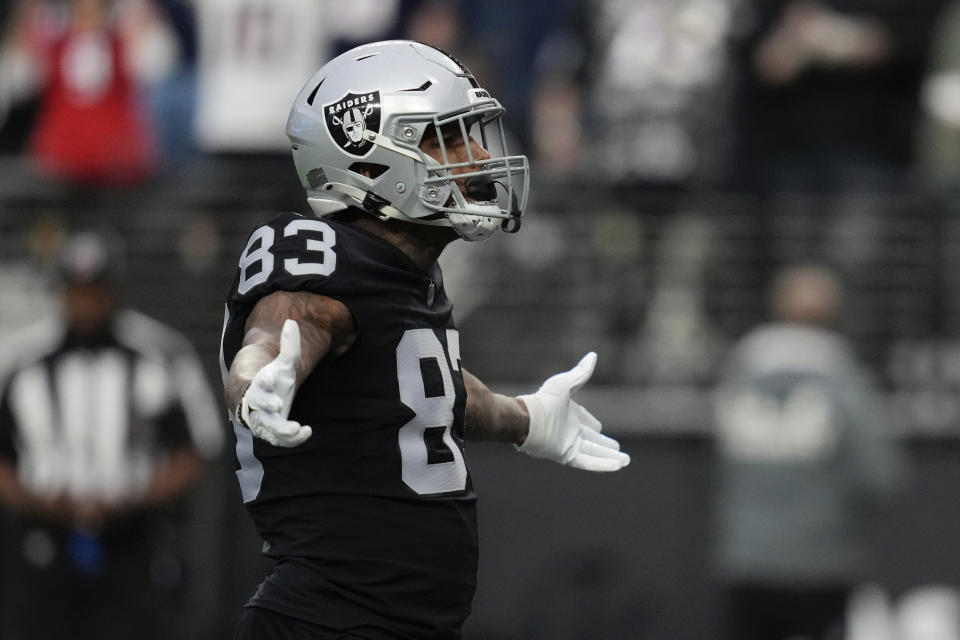 Las Vegas Raiders tight end Darren Waller gestures to fans after scoring on a 25-yard pass during the first half of an NFL football game between the New England Patriots and Las Vegas Raiders, Sunday, Dec. 18, 2022, in Las Vegas.(AP Photo/John Locher)