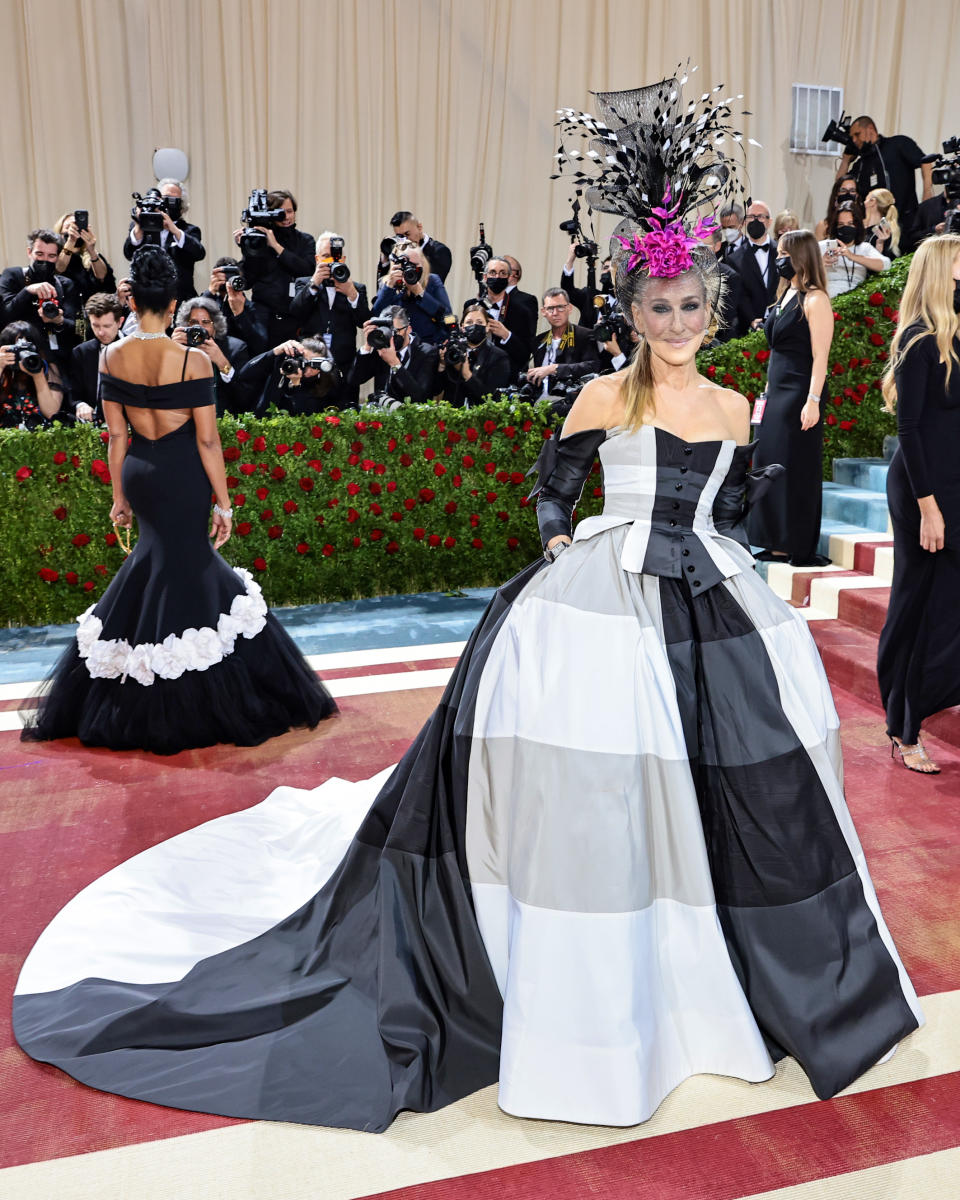 Sarah Jessica Parker in Christopher John Rogers at the 2022 Met Gala. (Photo by Jamie McCarthy/Getty Images)