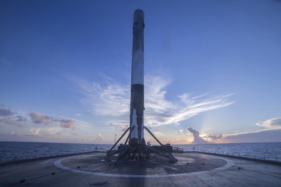 spacex barge drone shop falcon 9 rocket booster landed 28965678292_866a549e39_k