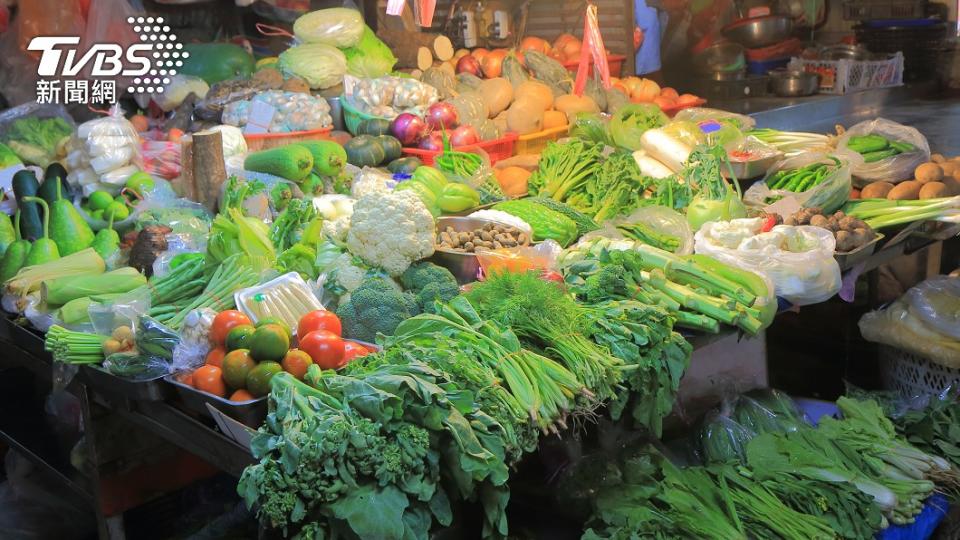 許多家庭主婦喜歡去傳統市場買食材。（示意圖／shutterstock達志影像）