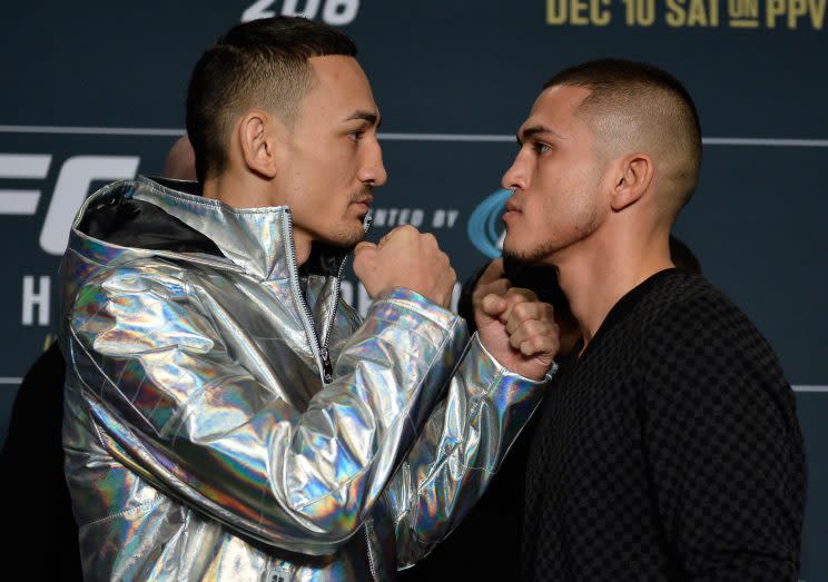 Max Holloway (L) will fight Anthony Pettis for the interim featherweight title on Saturday. (Getty)