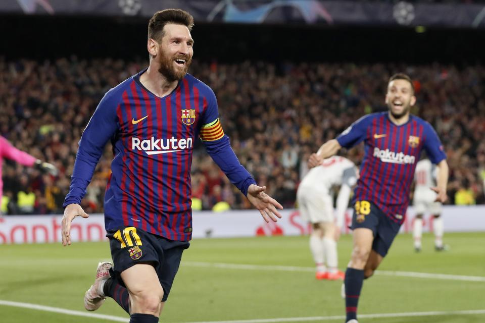 Klar, wer sonst: Lionel Messi ist der Spielmacher im Team der Yahoo-Leser. Der Argentinier überflügelte auch 2019 alle Konkurrenten und wurde folgerichtig Ende des Jahres mit dem Ballon d'Or ausgezeichnet.