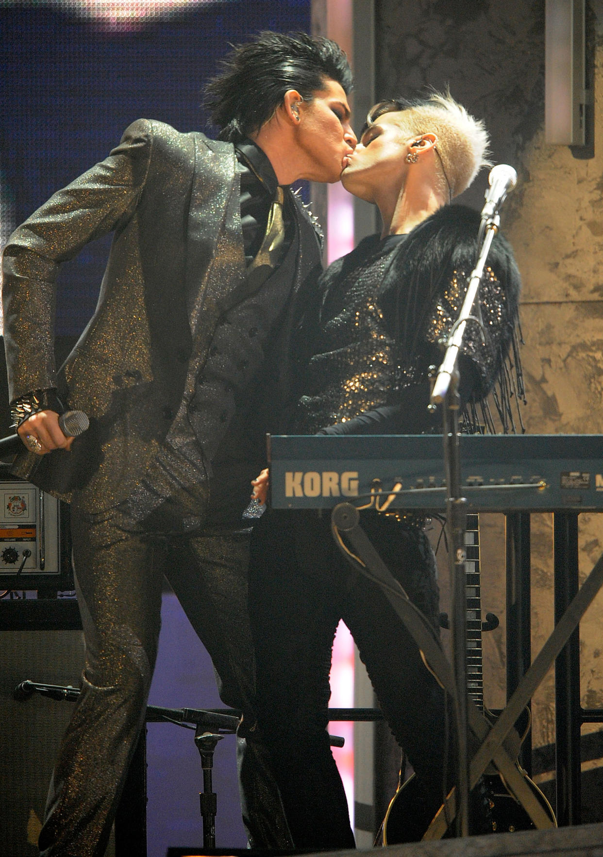 Adam Lambert (L) performs onstage at the 2009 American Music Awards (Kevork Djansezian / Getty Images)