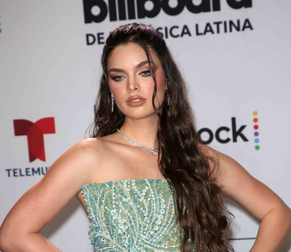 <p>Mezcalent</p> Nadia Ferreira en la alfombra de los Premios Billboard de la MÃºsica Latina/Miami, 5 de octubre del 2023.