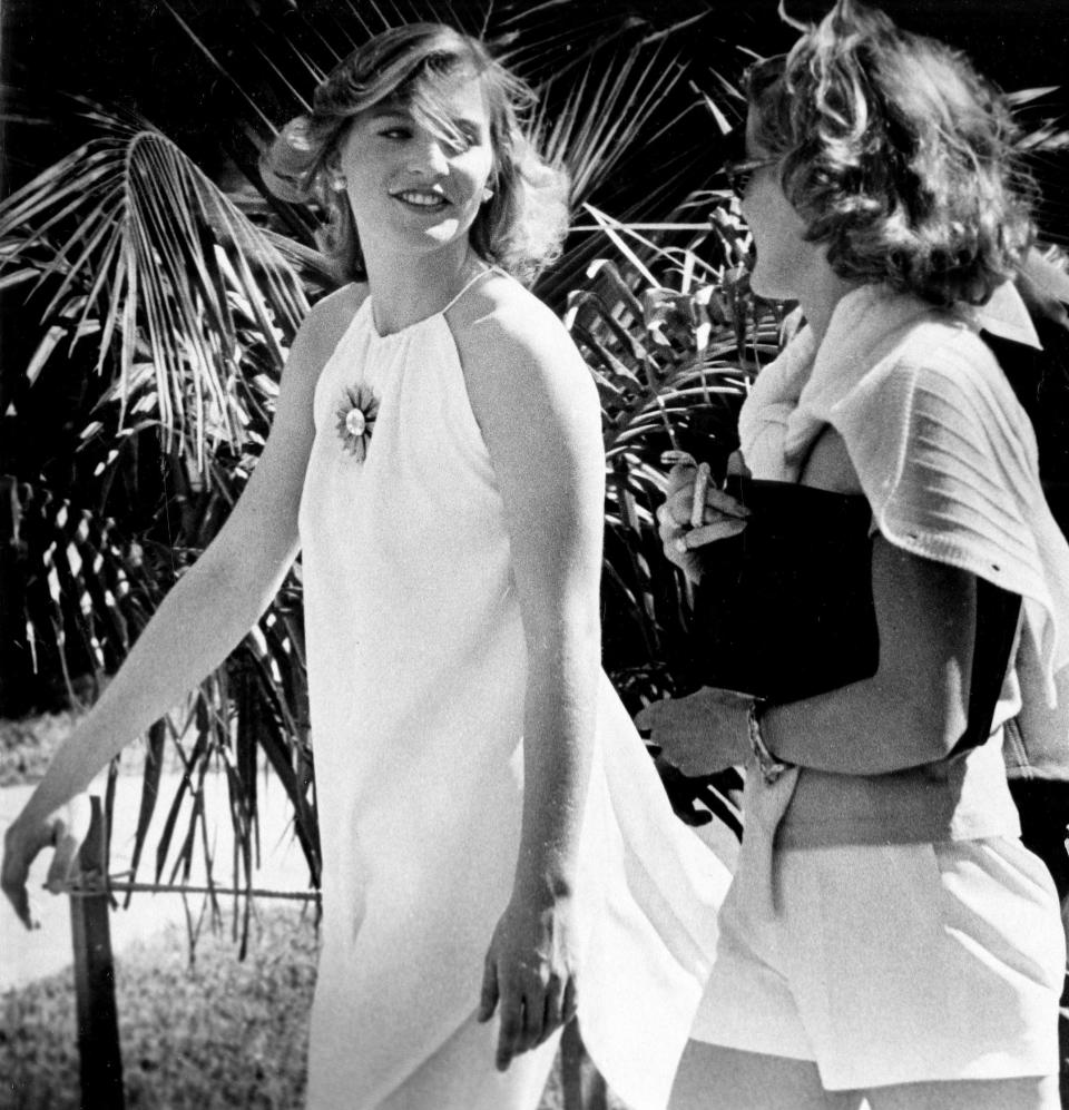 Susan Ford, who was then 18, walks with an unidentified woman while on a fashion layout shoot for Family Circle magazine at the Breakers Hotel in February 1976.